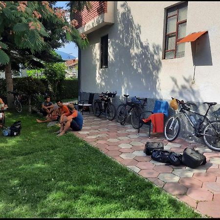 Bus Station Hostel Peje Ngoại thất bức ảnh