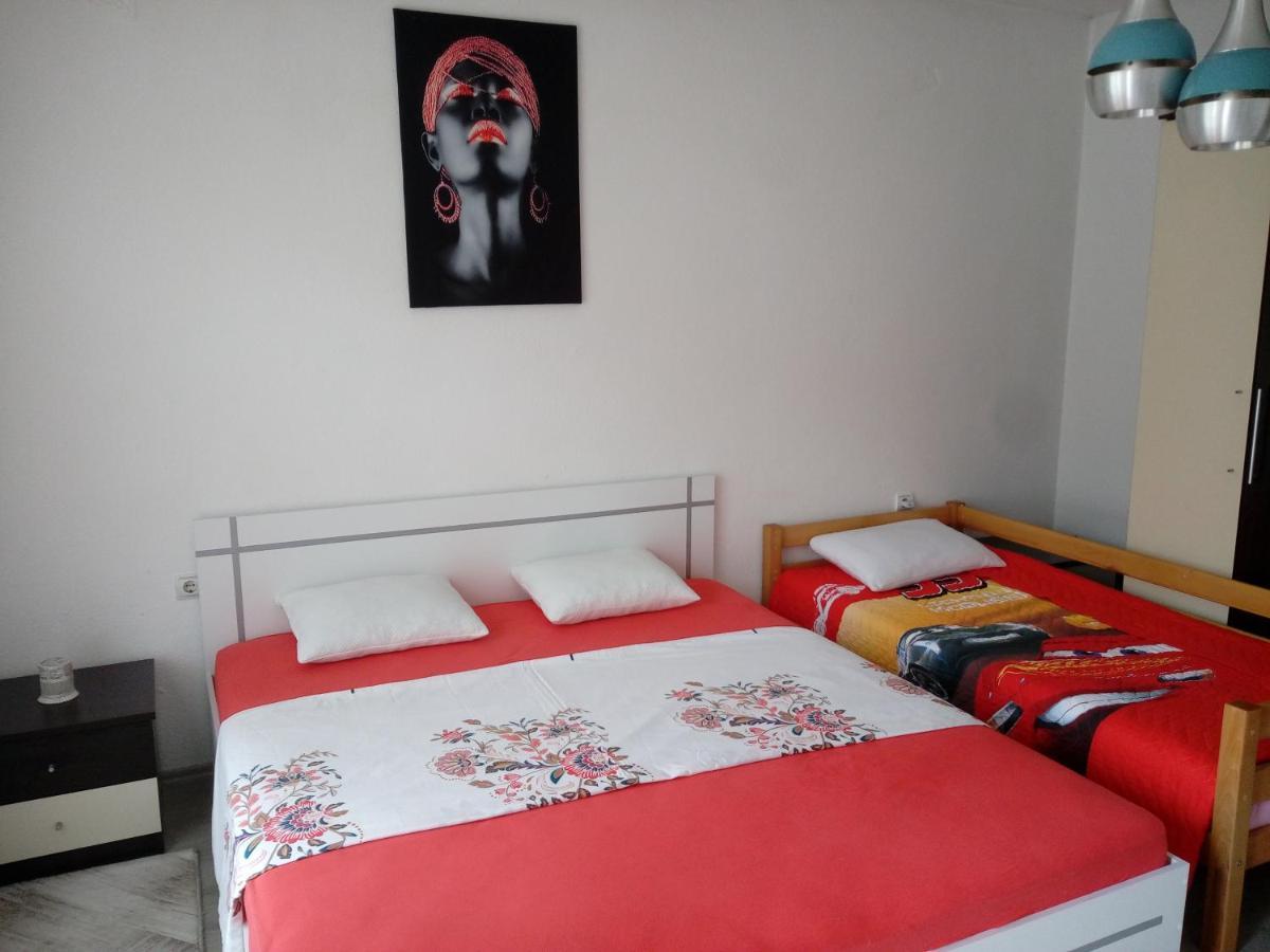 Bus Station Hostel Peje Ngoại thất bức ảnh
