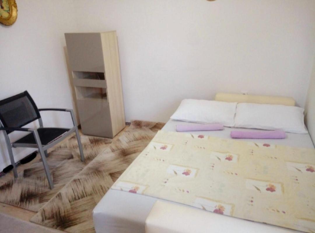 Bus Station Hostel Peje Ngoại thất bức ảnh