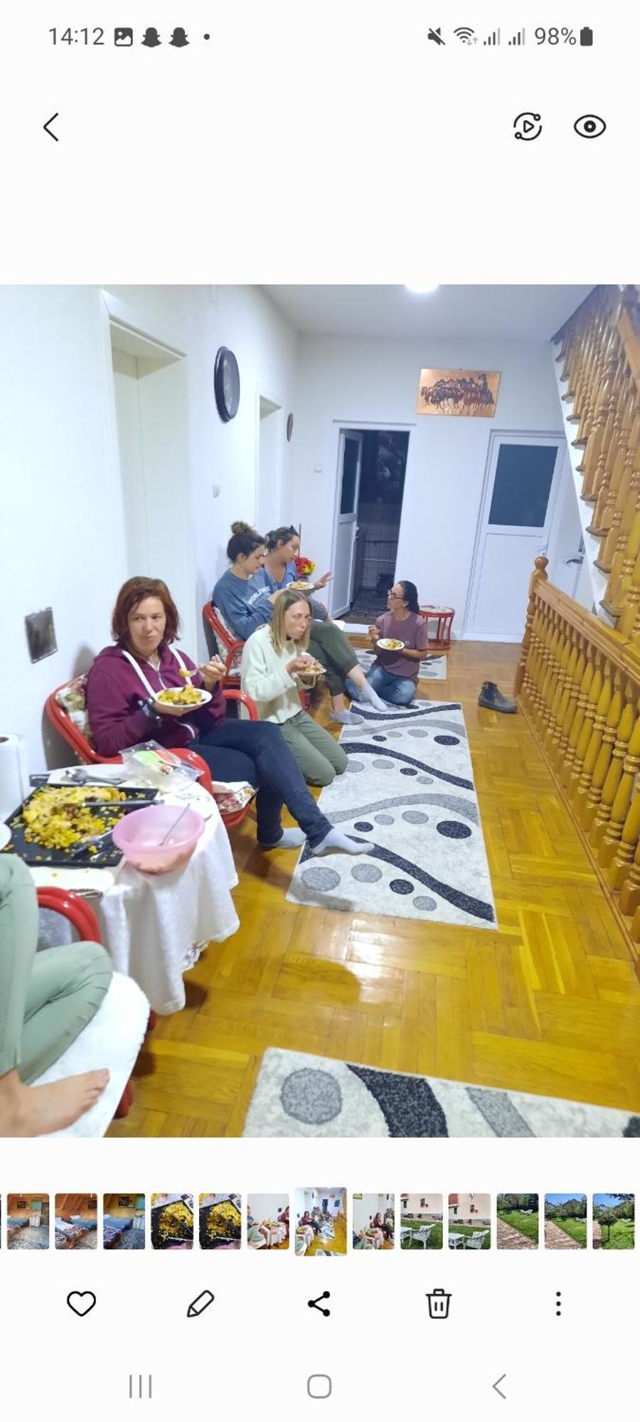 Bus Station Hostel Peje Ngoại thất bức ảnh
