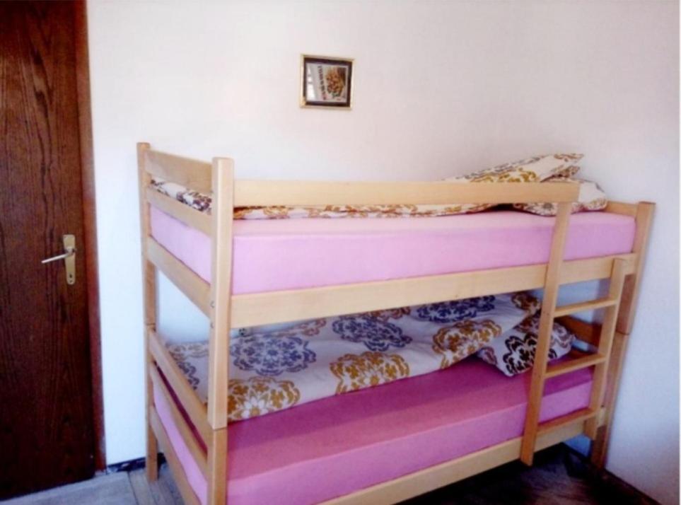 Bus Station Hostel Peje Ngoại thất bức ảnh