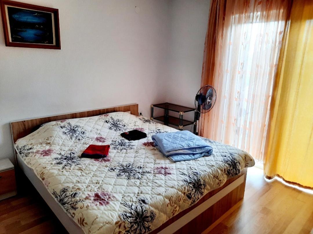 Bus Station Hostel Peje Ngoại thất bức ảnh