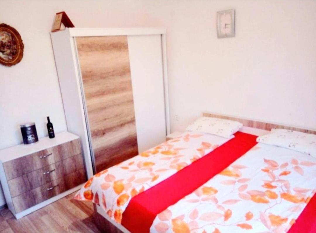 Bus Station Hostel Peje Ngoại thất bức ảnh