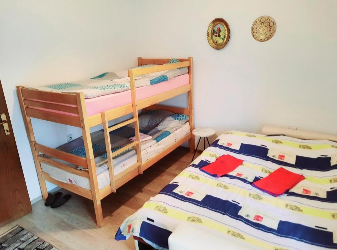 Bus Station Hostel Peje Ngoại thất bức ảnh