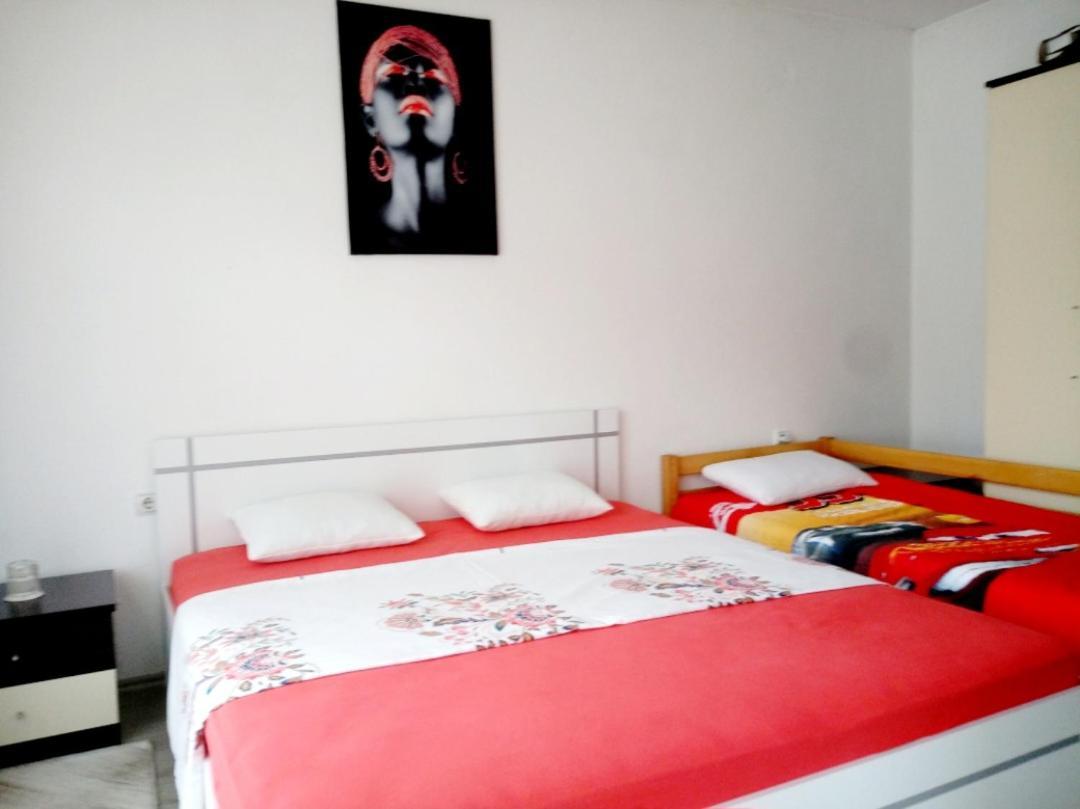Bus Station Hostel Peje Ngoại thất bức ảnh